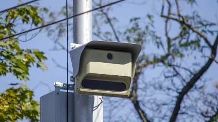 Vozači, oprez - nove kamere u Sloveniji mere prosečnu brzinu, kazne idu i do 1.200 evra