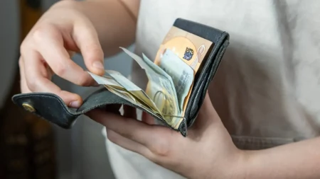 Stvari koje nikako ne bi trebalo da držite u novčaniku - jedan podatak može skupo da vas košta