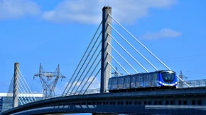 Ovaj voz namerno usporava na 30 km/h - prima samo 60 putnika, a unutra ih čeka pravi luksuz (FOTO)