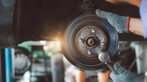 Ne čekajte da kočnice postanu loše - tečnost u automobilu ima svoj rok trajanja