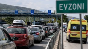 Ni septembar nije doneo rasterećenje - na Evzoniju nepregledna kolona vozila (VIDEO)