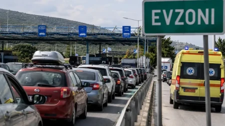 Ni septembar nije doneo rasterećenje - na Evzoniju nepregledna kolona vozila (VIDEO)
