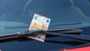 Ako pronađete 50 evra ispod brisača, ne izlazite odmah iz automobila - lopovi imaju novi trik