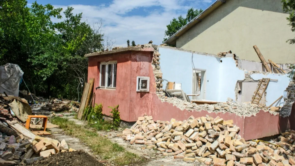 Ne bacajte materijal kada rušite staru kuću - od vrata i prozora do cigle i drveta može da se zaradi
