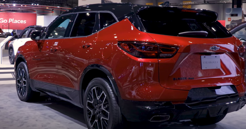 ATRAKTIVAN, MODERAN I STABILAN Novi Chevrolet Blazer 2023 krosover preti da poruši konkurenciju (VIDEO)