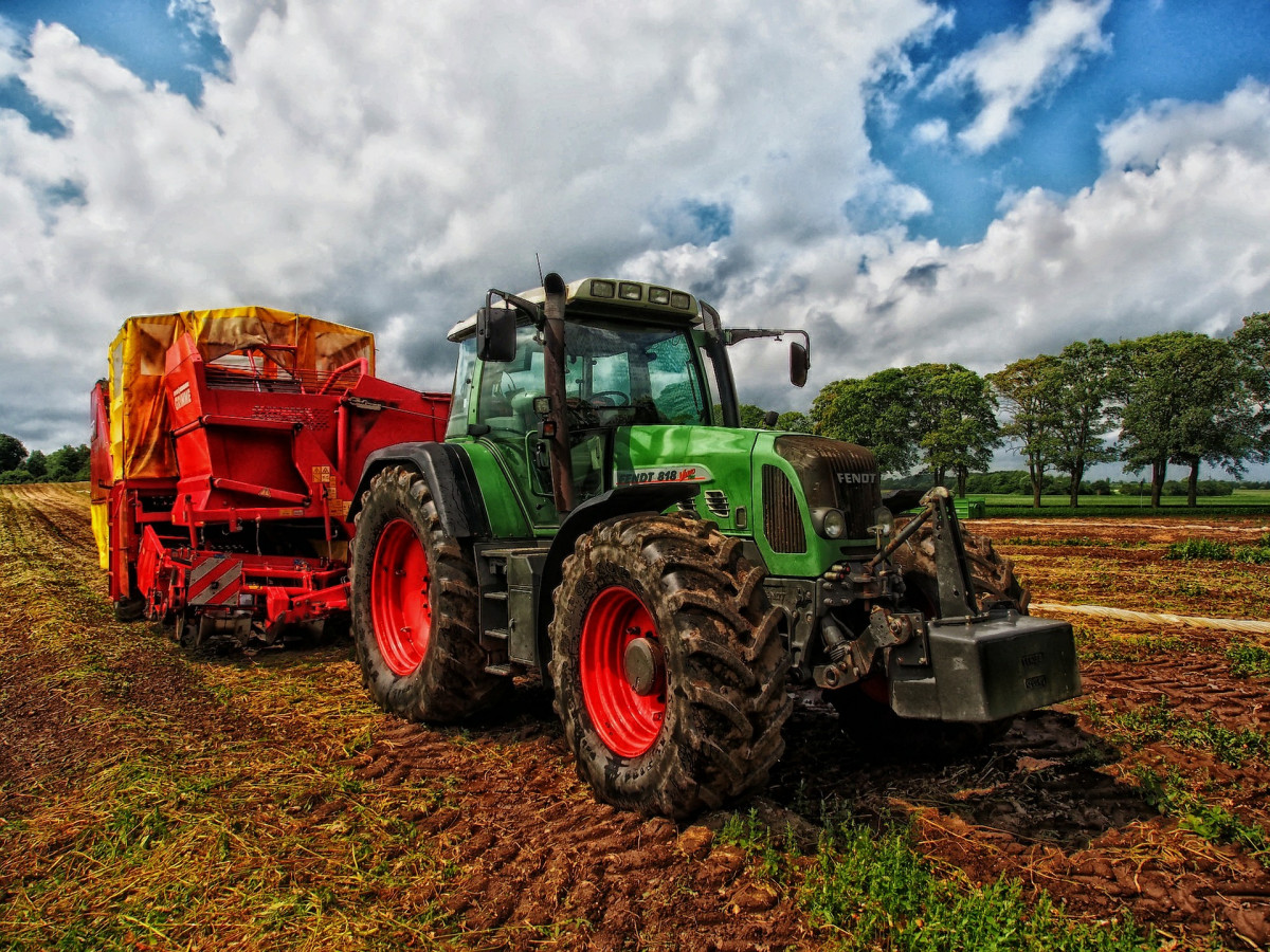 traktor, njiva, poljoprivreda