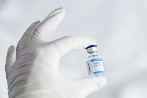 EVROPA OTKAZALA 70 MILIONA DOZA Fajzer i Bajontek traže po 10 evra za svaku višak vakcinu