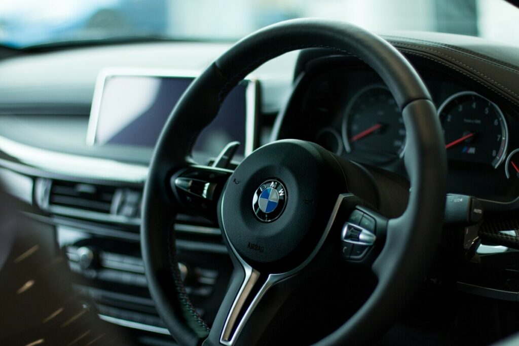 SRAMNI POTEZ BMW-A Hoće da uvedu pretplatu za grejanje sedišta u automobilima