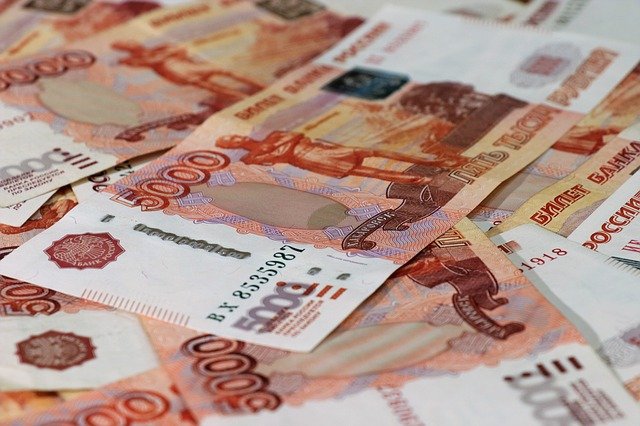 RUBLJA NA KORAK DO PROPASTI Sunovrat ruske valute, crno tržište ponovo aktuelno