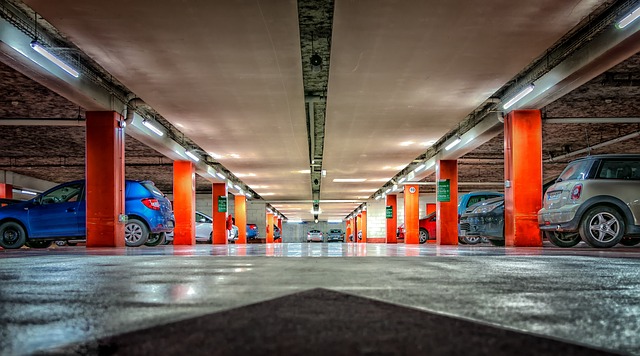 NIŠ DOBIJA NOVA PARKING MESTA Završni radovi na javnom parkingu, prva podzemna garaža u Poslovnom centru Ambasador