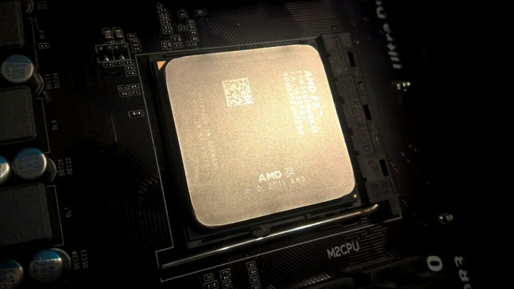 AMD UZVRAĆA UDARAC Ovo je najnapredniji procesor sa ogromnom keš memorijom