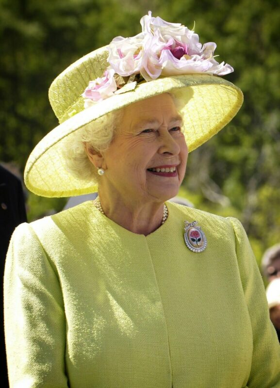 „SKROMNO“ VOZILO OD 80.000 DOLARA Kraljica Elizabeta se pohvalila novim četvorotočkašem za posebnu namenu