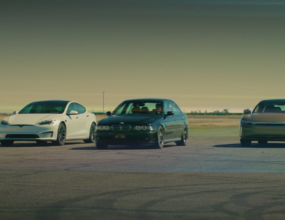 TEST BRZINE Jedan matori BMW protiv dva auta na struju – šta mislite, koji je stigao prvi? (VIDEO)