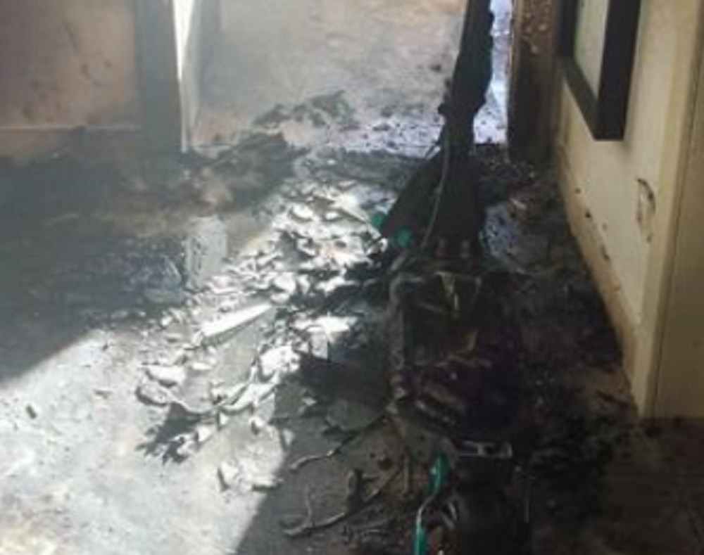 OPREZNO SA PUNJENJEM BATERIJA Električni trotinet se zapalio u stanu – izazvao požar i eksploziju (FOTO)