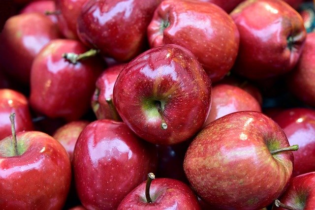 PROBLEM OKO IZVOZA JABUKA Proizvođači traže nova tržišta za stotine hiljada tona ovog voća