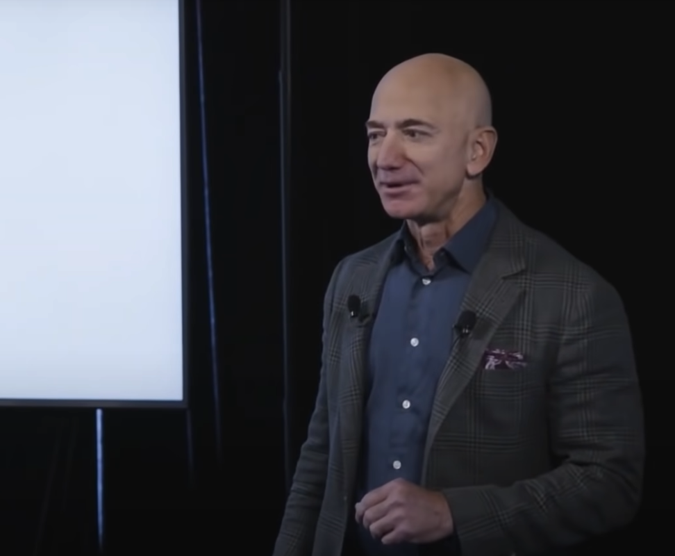 OTKAZI SAMO PLJUŠTE Prvo Džef Bezos, a sada još jedan važan čovek napustio Amazon
