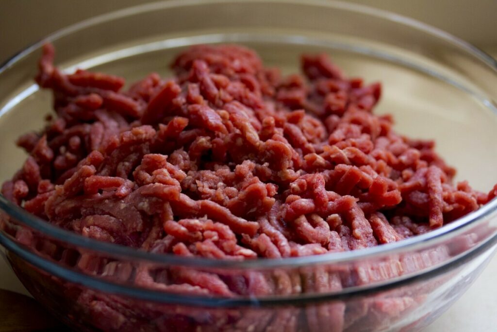 MORAJU DA POŠTUJU, SVIDELO IM SE ILI NE Krenula ozbiljna provera cena mesa po srpskim prodavnicama, inspekcija kontroliše sve