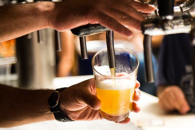 ČAK SU GA I BACALI Austrijanci se suočavaju sa rekordnim padom potrošnje piva