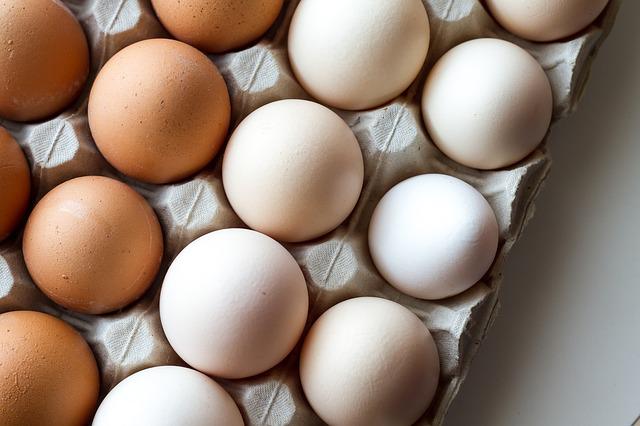 SKUPA SU, ALI SE DOBRO PRODAJU Cena jaja skočila, za njihov izvoz neophodni propisi