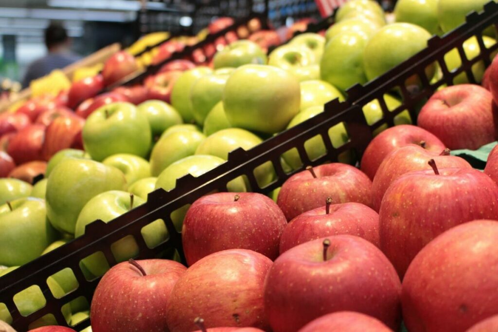 NA RED STIŽU GRENI I FUDŽI Srpska jabuka je ozbiljan takmičar na svetskom tržištu, od njenog izvoza broje se ozbiljni milioni