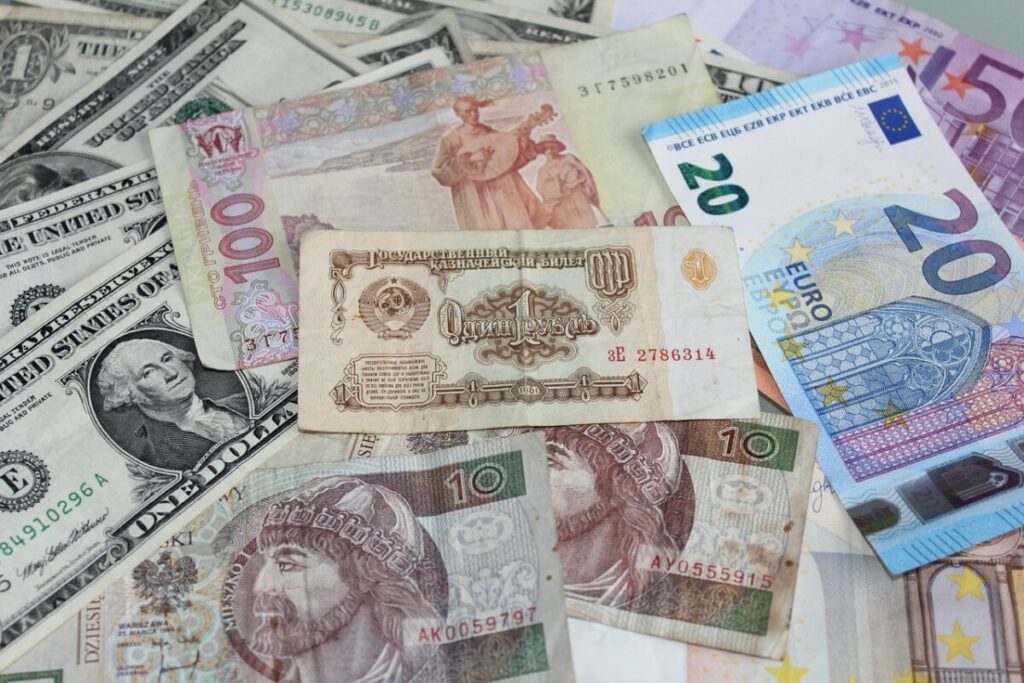 OSEKA RUBLJE PREMA DOLARU Posledice monetrane politike Centralne banke Rusije