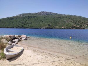 GRCI NAPRAVILI HAOS Srpski turisti vraćeni sa plaža, zabranjen im pristup moru – opravdanje domaćina i nije neko