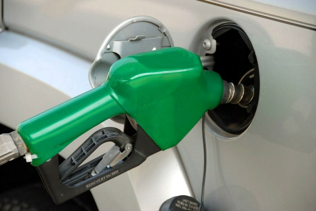 BENZINSKE PUMPE OSTAJU BEZ DIZELA Povećanom potražnjom stigli do nestašice goriva
