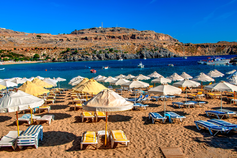 „KAD BI MOGLI I VAZDUH BI NAPLATILI“ Ni u Grčkoj više nema jeftinog provoda na plaži, cene su drastično skočile