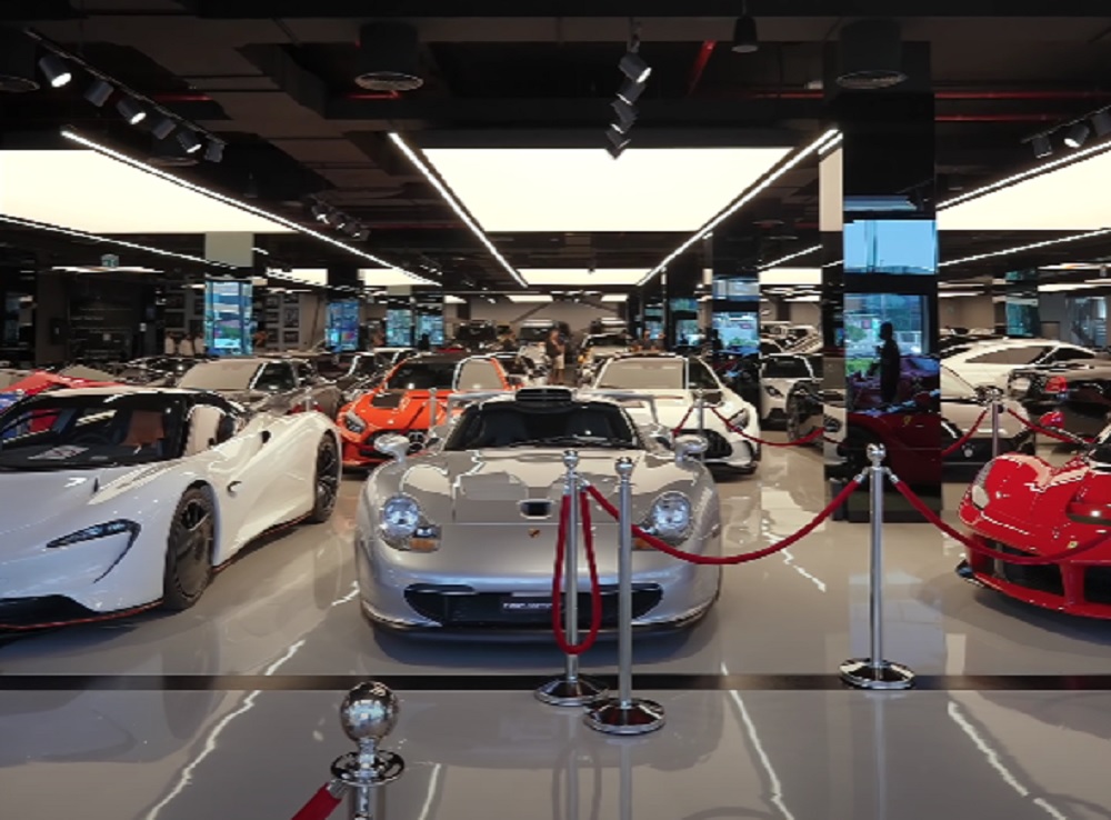 SAMO U DUBAIJU Zavirite u salon sa najluksuznijim automobilima na svetu – vrede više od 100 miliona dolara (VIDEO)