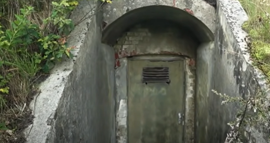 VUČJA JAZBINA KRIJE TAJNU DUGU VIŠE OD 80 GODINA Hitlerov tajni bunker postao je turistička atrakcija