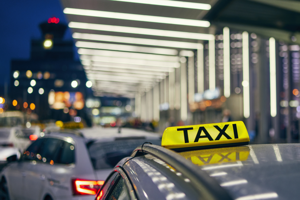 HRVATI NE BIRAJU NAČIN DA ZARADE Nesrećnu Nemicu taksista „opljačkao“ – par minuta vožnje 100 evra