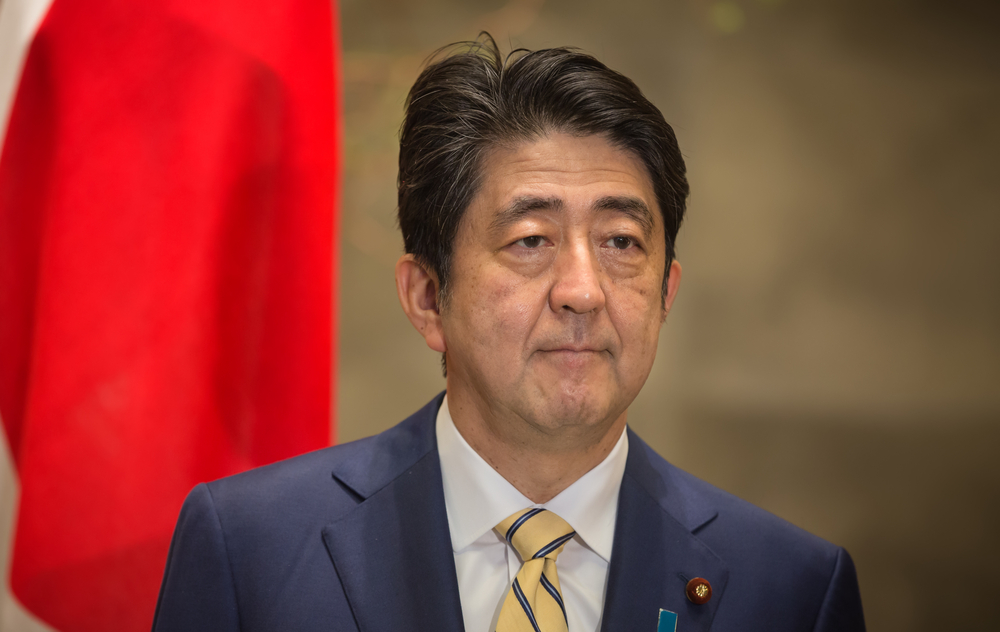 PODLEGAO POVREDAMA POSLE ATENTATA Šinzo Abe je stvorio „Abenomiku” i održao Japan među najrazvijenijim svetskim ekonomijama
