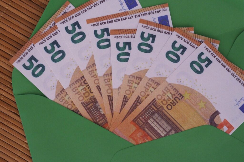 NEZNATNA PROMENA Kakav će biti kurs dinara prema evru u ponedeljak