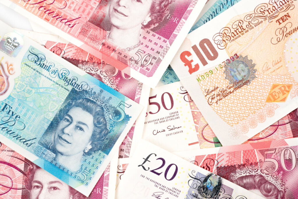 UPRKOS PADU, FUNTA I EVRO SE NE PREDAJU Britanska i evropska valuta danas ojačali u odnosu na dolar