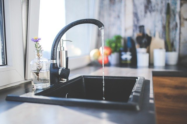 TRIKOVI KOJI „RADE“ POSAO Zaboravite na neprijatne mirise iz sudopere sa nekoliko stvarčica, ali i saveta