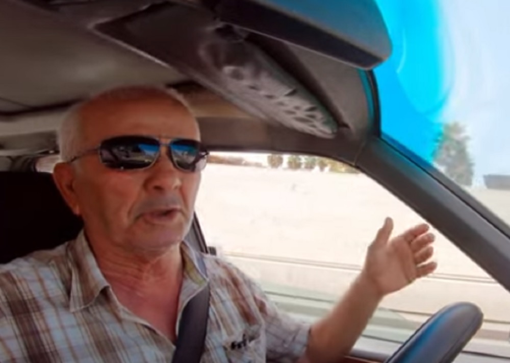 KUNE SE U NJEGA Taksista vozi automobil koji je prešao 1.584.589 kilometara! (VIDEO)
