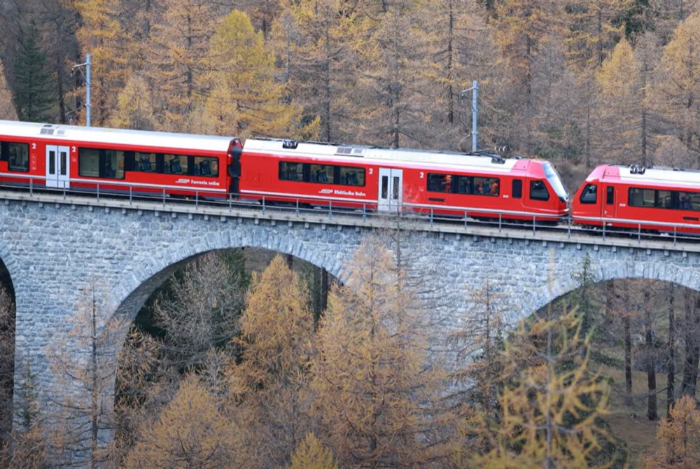 DUG JE NEVEROVATNA 2 KILOMETRA Najduži voz ikada prošao kroz švajcarske Alpe (VIDEO)