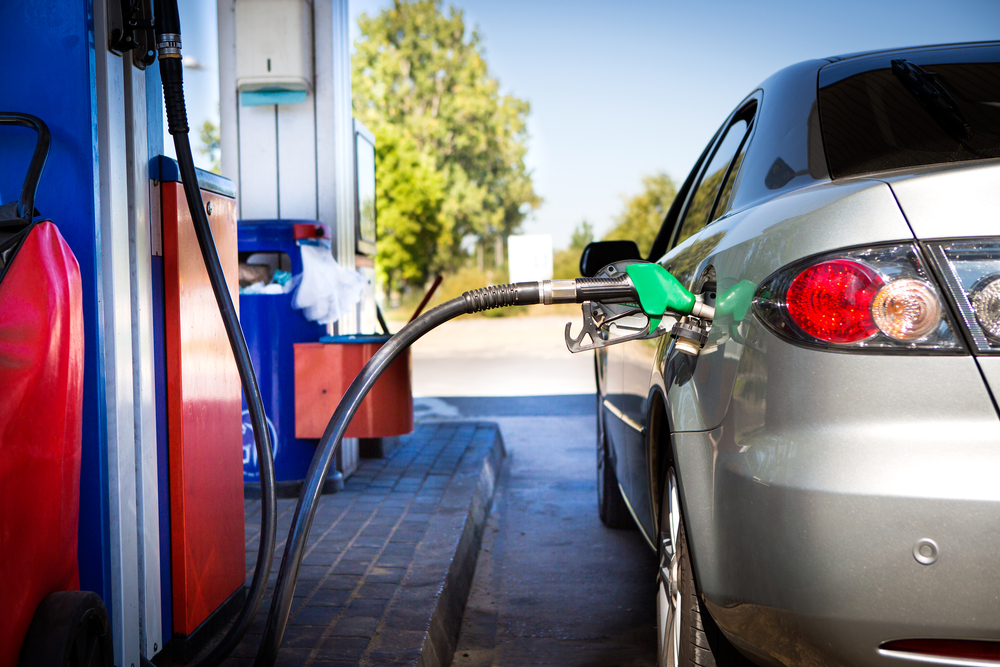 OKRENULI SE JEFTINIJOJ VARIJANTI Francuzi pune svoje automobile etanolom – svaki evro im važan