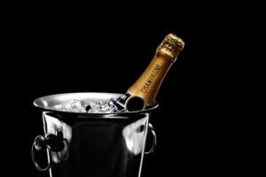 SRBIN KUPIO 23 BOCE VINA OD 750.000 DINARA Potražnja za najskupljim šampanjcima u Srbiji ne zaostaje  za svetom