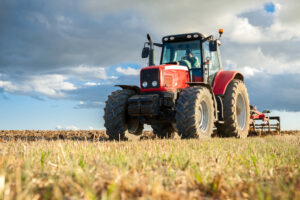 ZA BEZBEDNOST VOZAČA Država besplatno deli 3.600 zaštitnih ramova za pet modela traktora