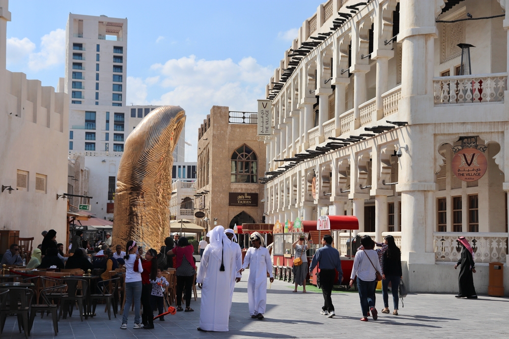 NIJE ZBOG ESTETIKE Putevi u Kataru ofarbani su u plavo – krije se odličan razlog za to (VIDEO)