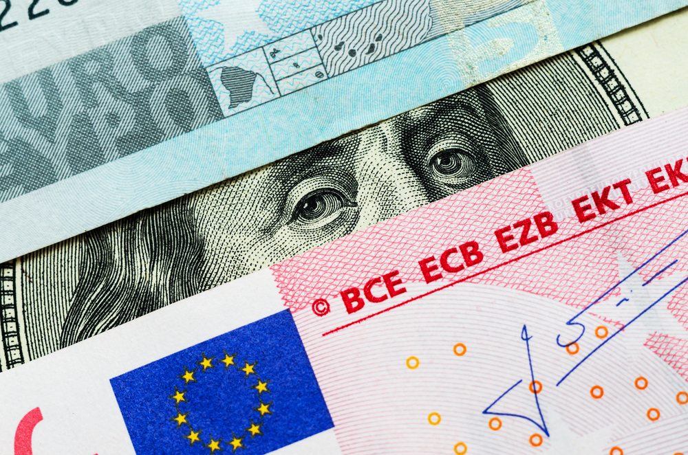 NAJNIŽI NIVO – U ISTORIJI Evro pada, dolar preuzima tržište