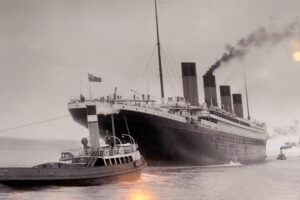 I POSLE STO GODINA OSTALI SAČUVANI Predmeti sa Titanika idu na aukciju – samo jedno ćebence vredi oko 100.000 evra (FOTO)