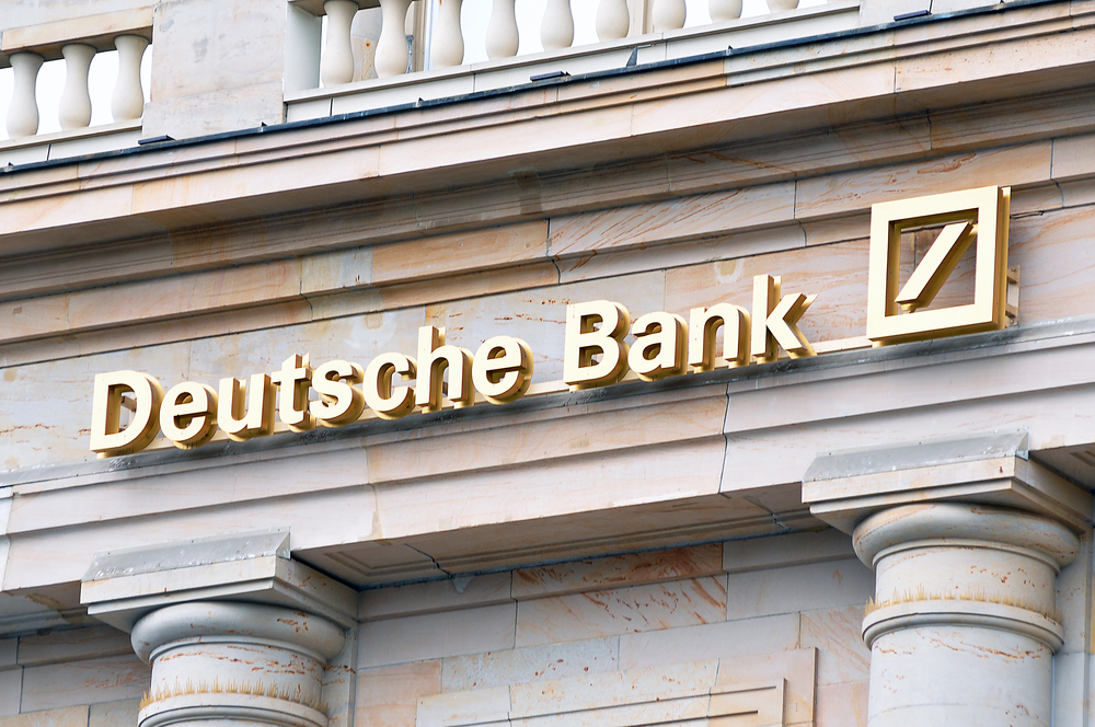 UPISUJU REKORDNU DOBIT, ALI AKCIJE LETE U AMBIS Kriza polako hvata zamajac – najveća nemačka banka počinje da tone