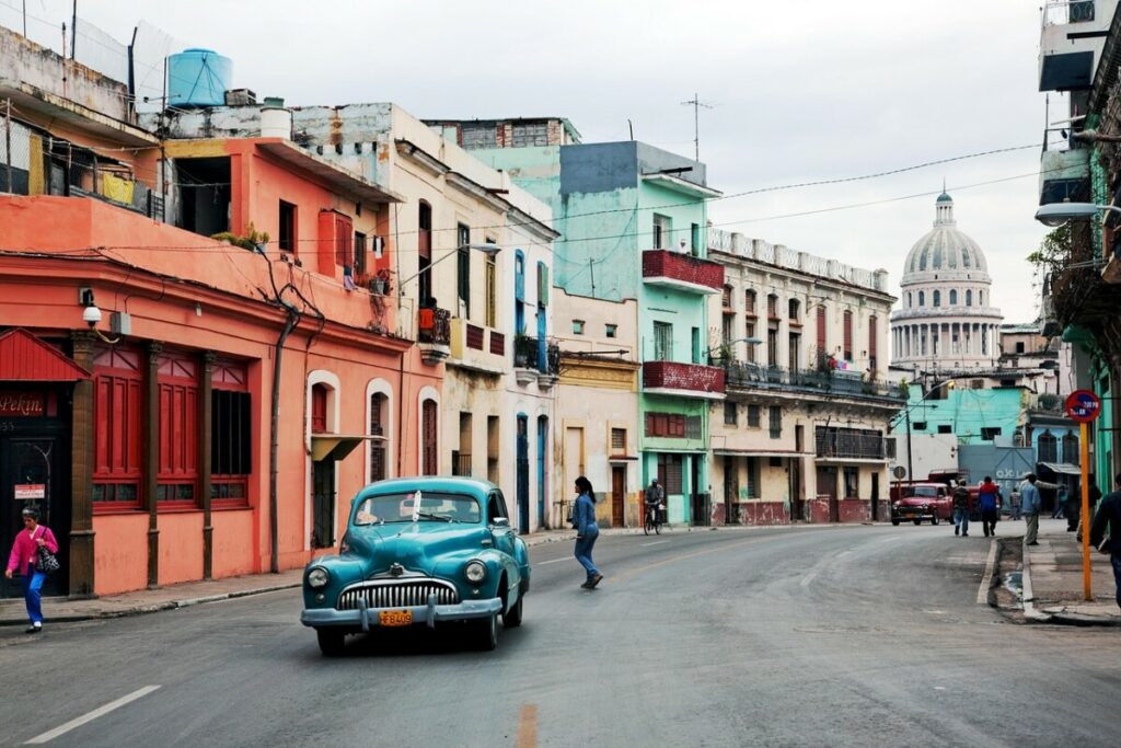 NEMA BENZINA, NEMA NI PROSLAVE Kubanci muče strašnu muku – nemaju s čim da napune automobile