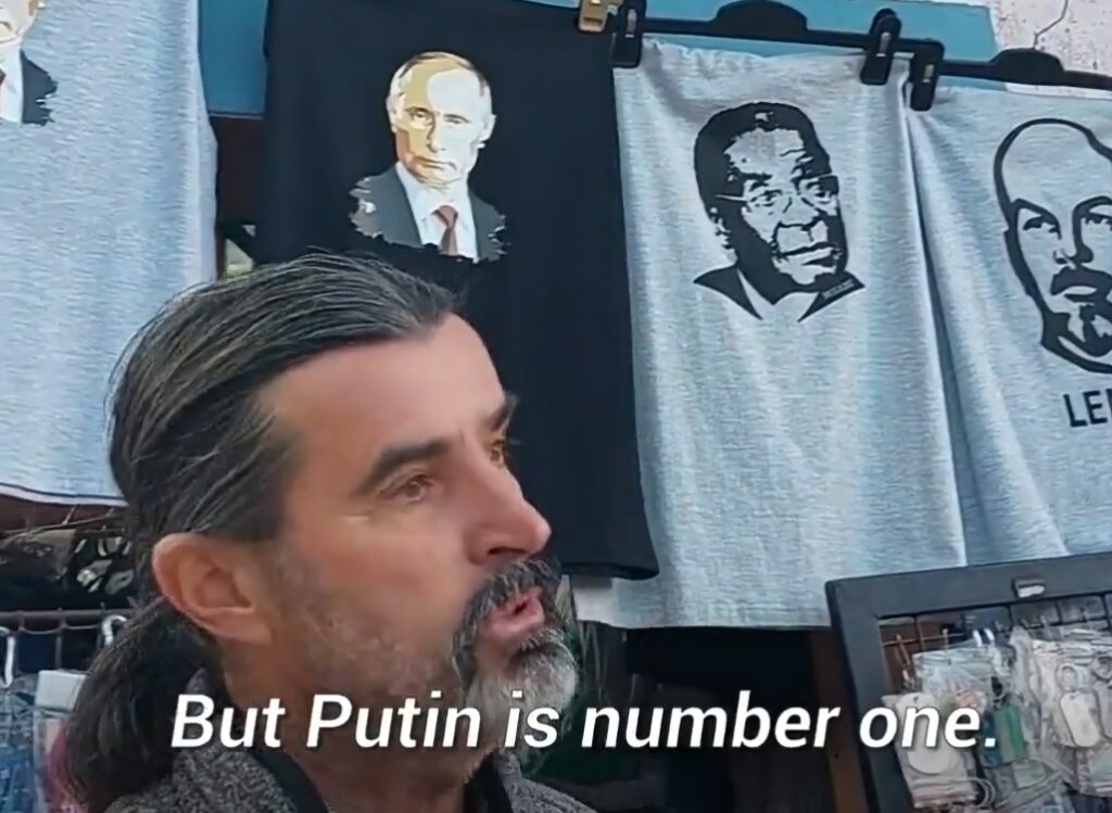 PUTIN IDE KAO ALVA Dragan prodaje majice sa likom ruskog predsednika – i to u Namibiji