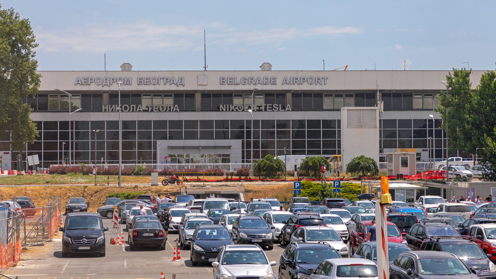 POSTOJI I MOGUĆNOST KRATKOG ZADRŽAVANJA Nova pravila i detaljni cenovnik parkinga sa beogradskog aerodroma