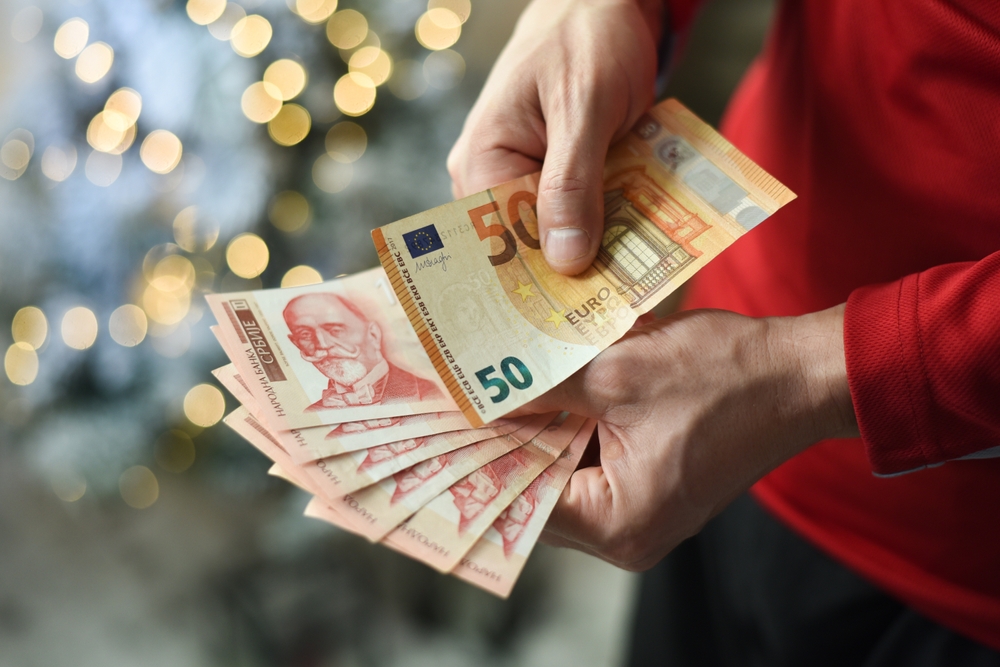 BEZ VEĆIH PROMENA Današnji zvanični srednji kurs dinara prema evru