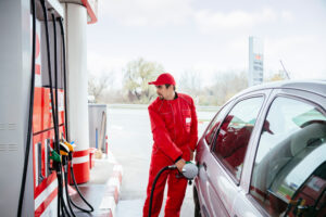 NOVE CENE GORIVA Pojeftinili i benzin i dizel