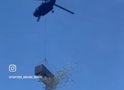 LJUDI SE MAHNITO OTIMALI ZA NOVAC Influenser Iz helikoptera bacio milion dolara (VIDEO)